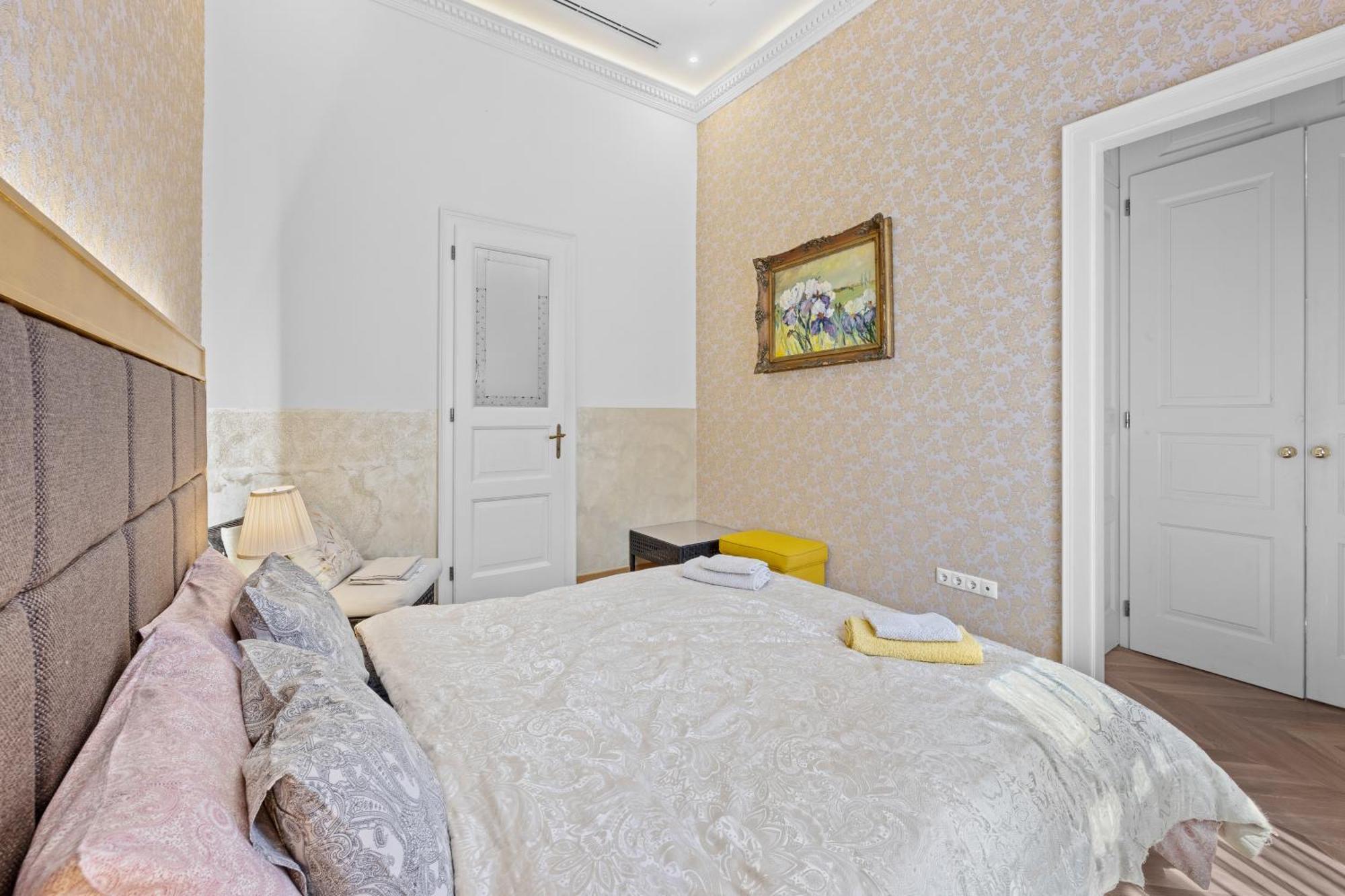 Count Zrinyi Basilica Luxurious Residence Budapest Exterior photo